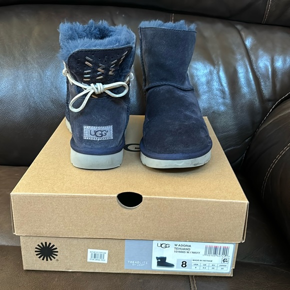 Uggs - Picture 1 of 5